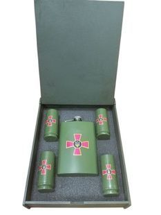Набір подарунковий Хрест ЗСУ кольоровий 4 Profi в коробці (Фляга 9 OZ+ 4 чарки патрон) фото