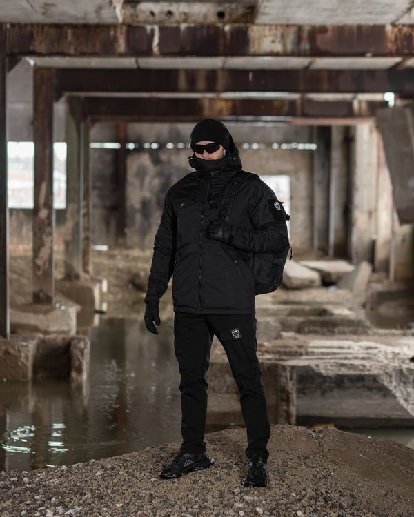 Демісезонний військовий комплект (куртка techwear чорний, Штани карго шпигун чорний, Шапка флісова чорний, Рюкзак тактичний Soldier чорний, Рукавиці тактичні Protective чорний, Окуляри тактичні чорний) BEZET фото