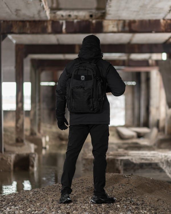 Демісезонний військовий комплект (куртка techwear чорний, Штани карго шпигун чорний, Шапка флісова чорний, Рюкзак тактичний Soldier чорний, Рукавиці тактичні Protective чорний, Окуляри тактичні чорний) BEZET фото