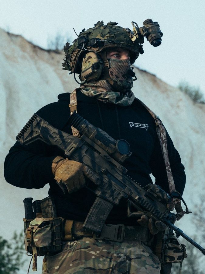 Чоловіче худі Soldier чорний BEZET фото