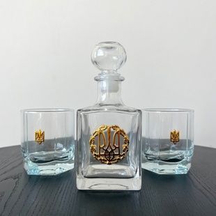 Набір подарунковий 4Profi Тризуб золотий Графін 350 мл + 2 стакана 315 мл з гравіюванням фото