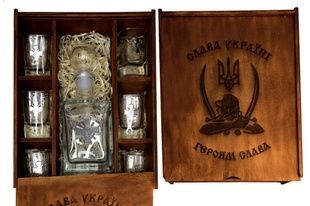 Набір подарунковий в коробці з грав. короб Хрест ЗСУ бронза метал (Графін 350 мл + 6 стопок 55 мл) фото